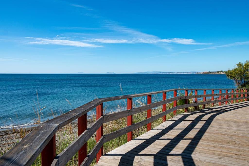 Estepona Luxury Seafront Penthouse With Parking Exterior photo